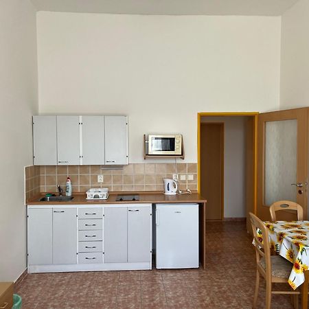 Apartmanovy Dum Obecna Skola Svetlik Eksteriør billede