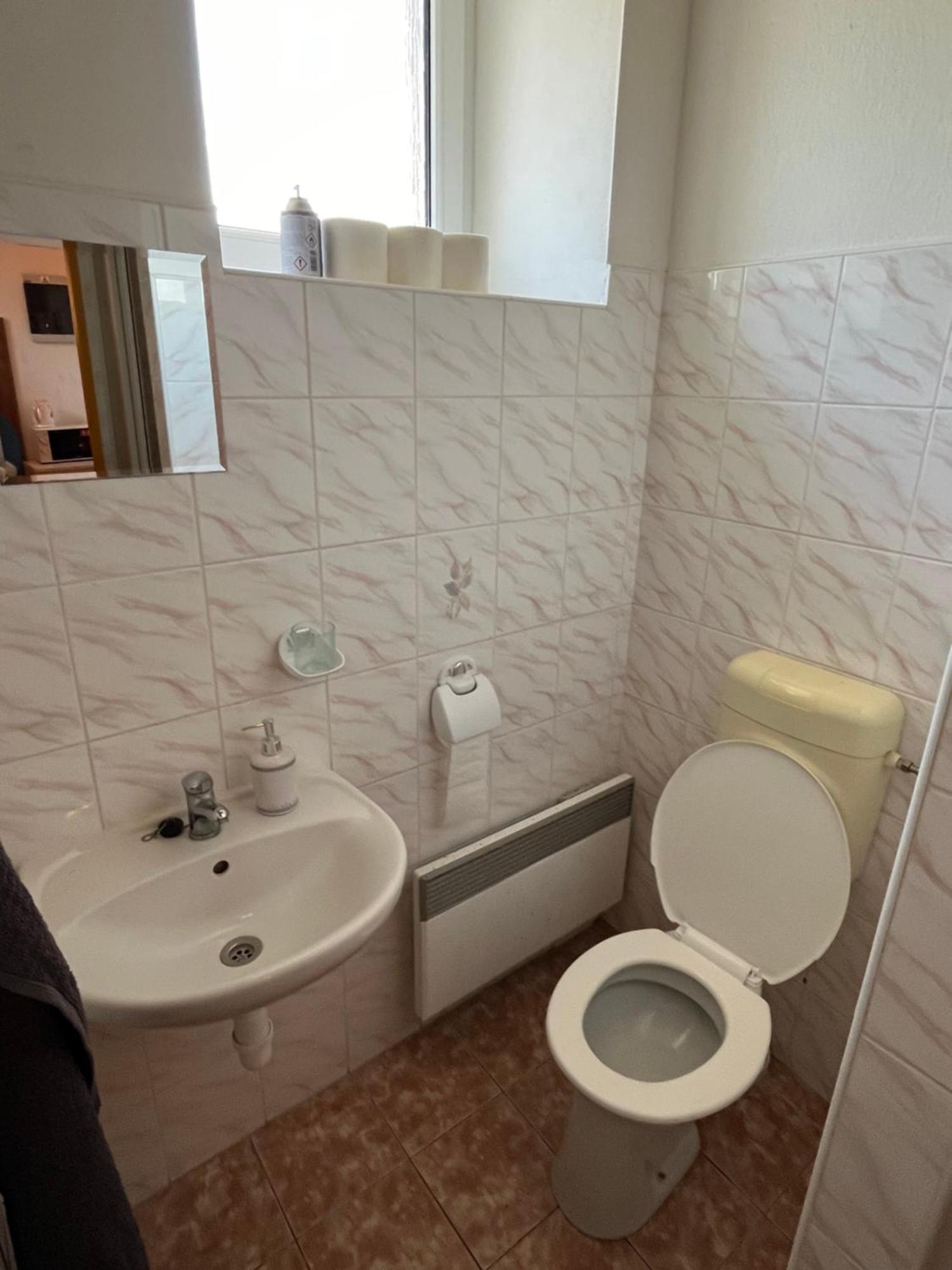 Apartmanovy Dum Obecna Skola Svetlik Eksteriør billede