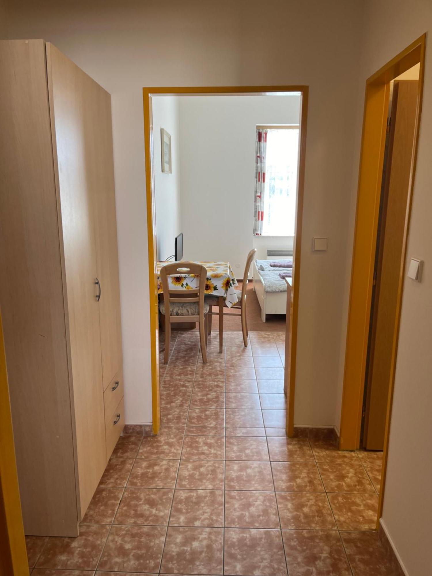 Apartmanovy Dum Obecna Skola Svetlik Eksteriør billede