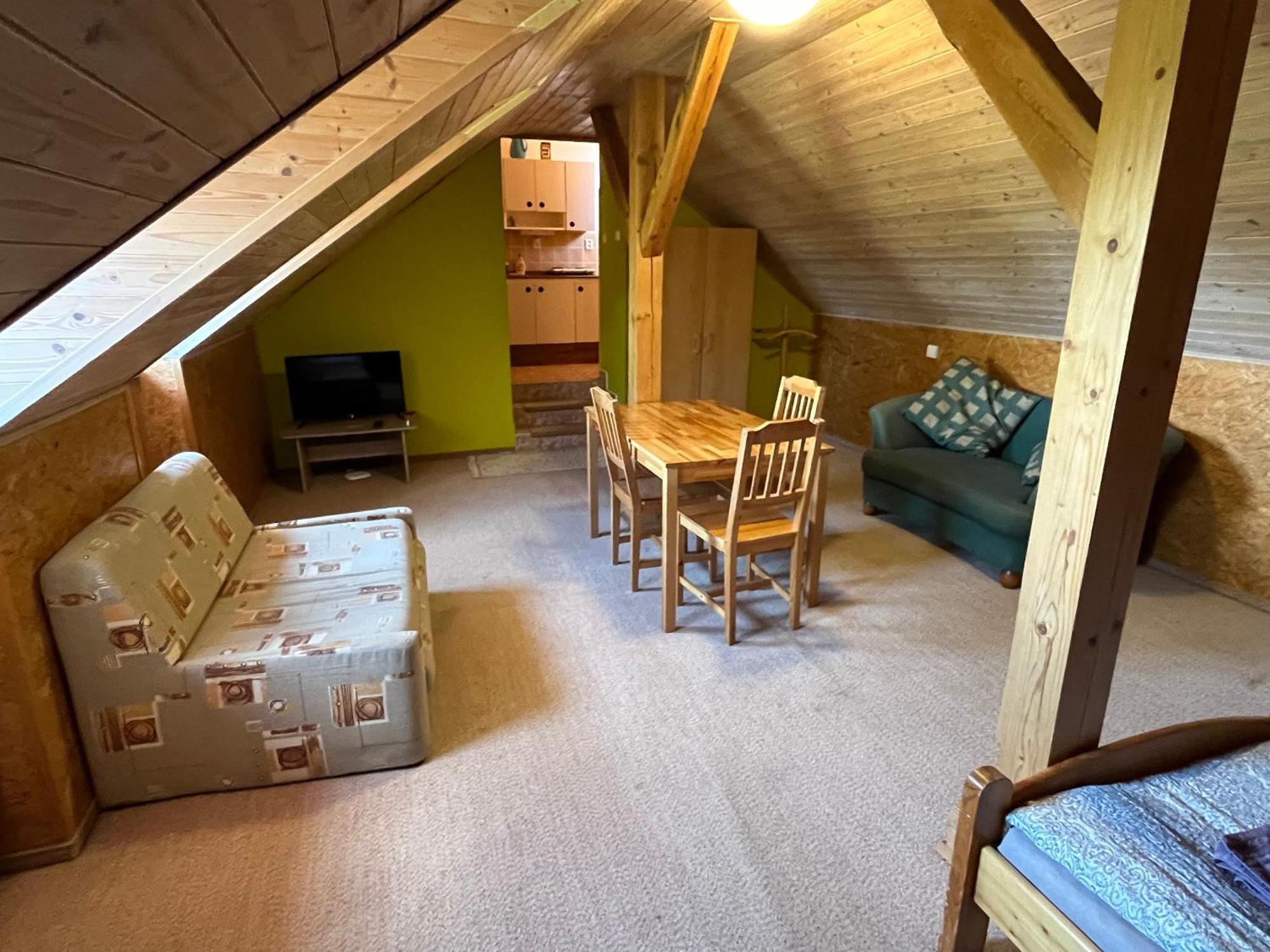 Apartmanovy Dum Obecna Skola Svetlik Eksteriør billede