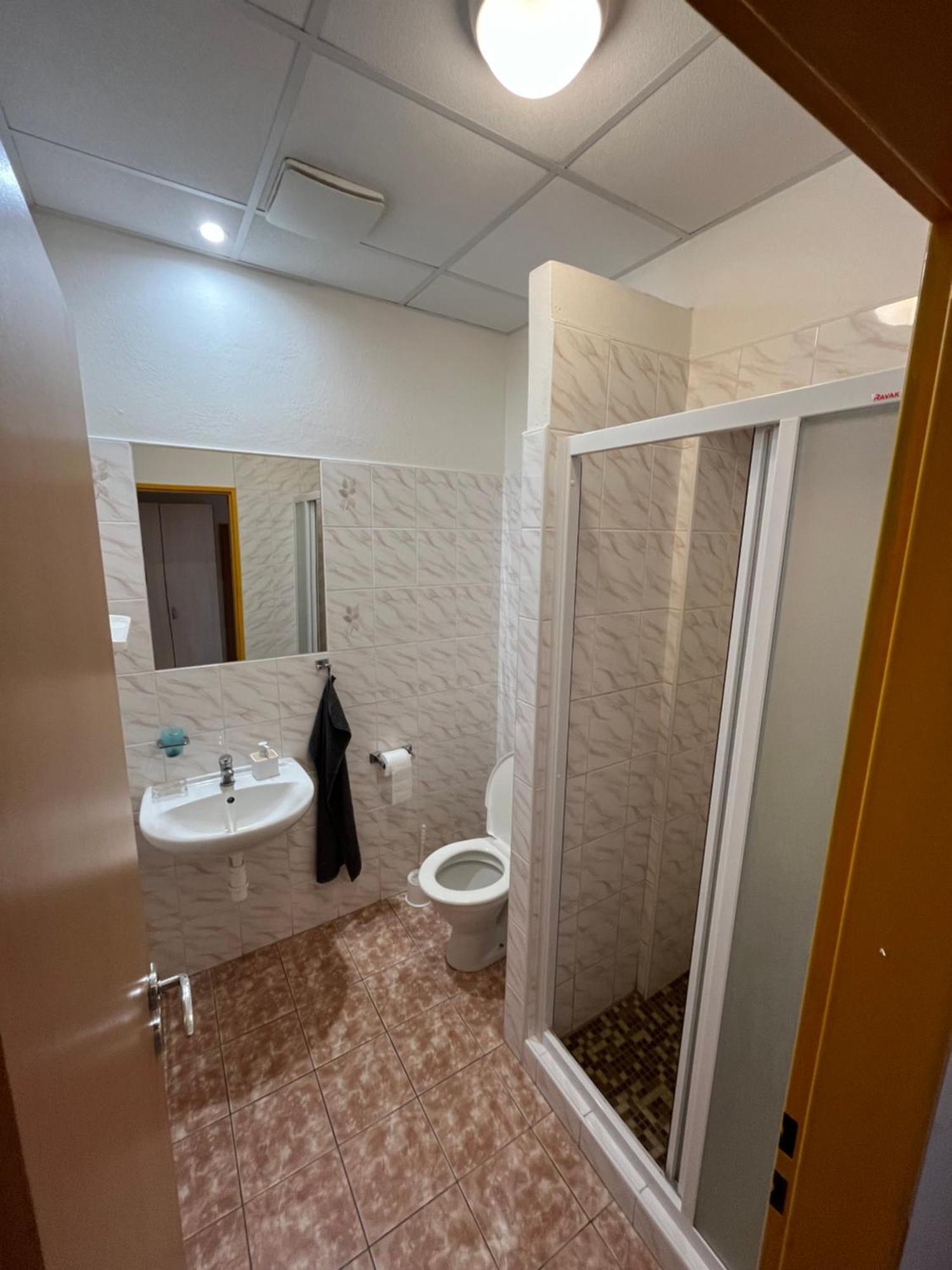 Apartmanovy Dum Obecna Skola Svetlik Eksteriør billede