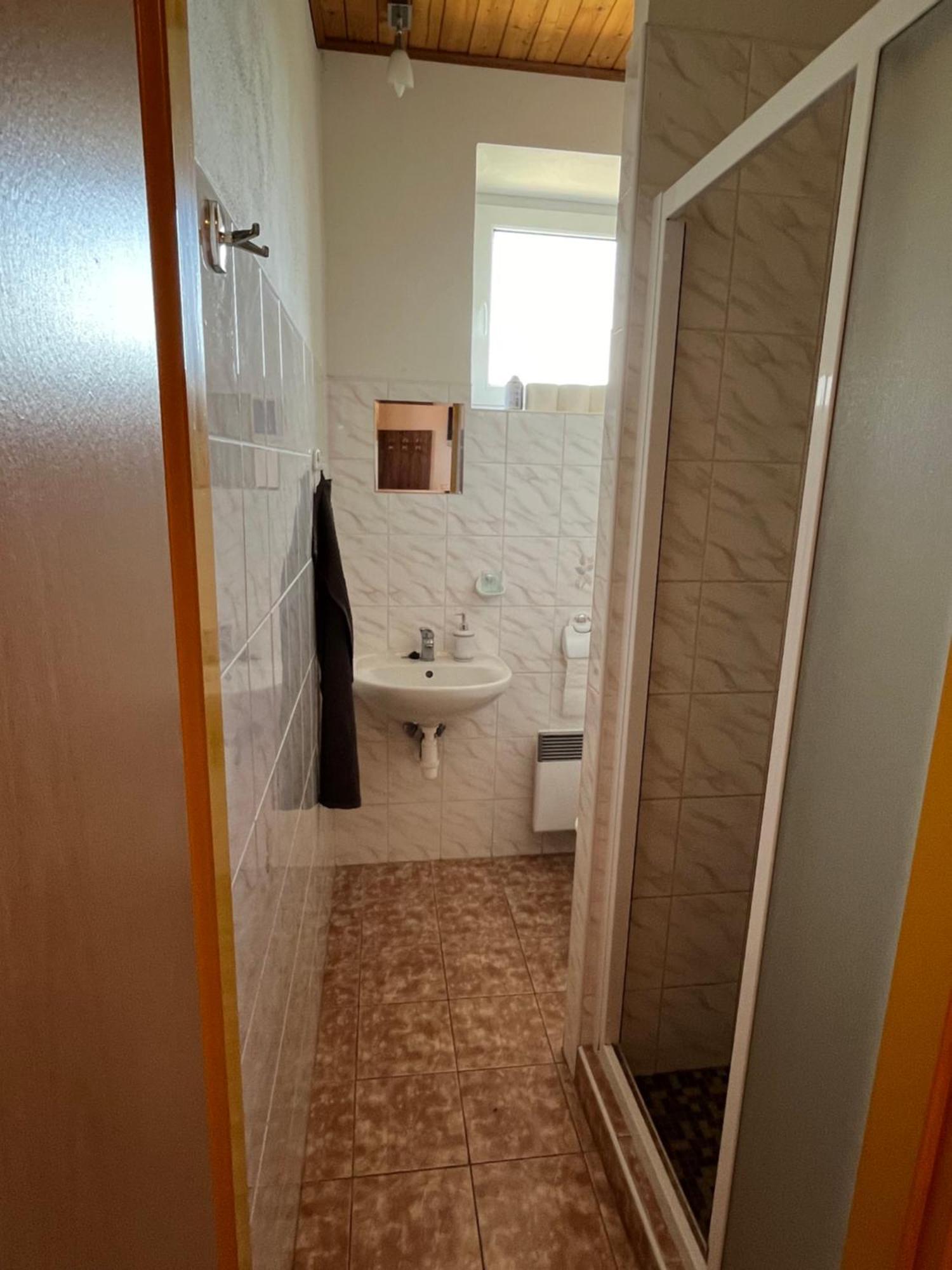 Apartmanovy Dum Obecna Skola Svetlik Eksteriør billede