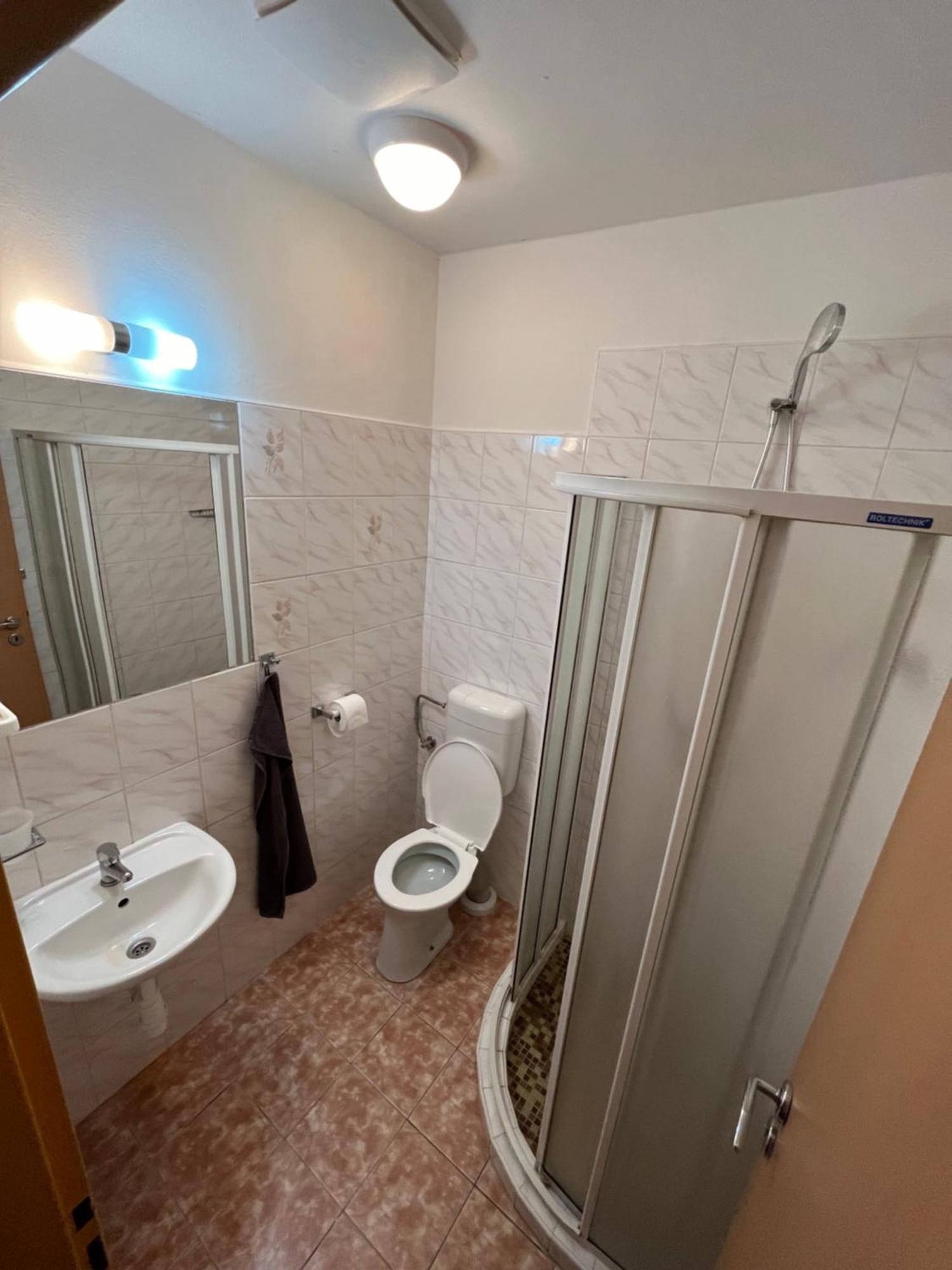 Apartmanovy Dum Obecna Skola Svetlik Eksteriør billede