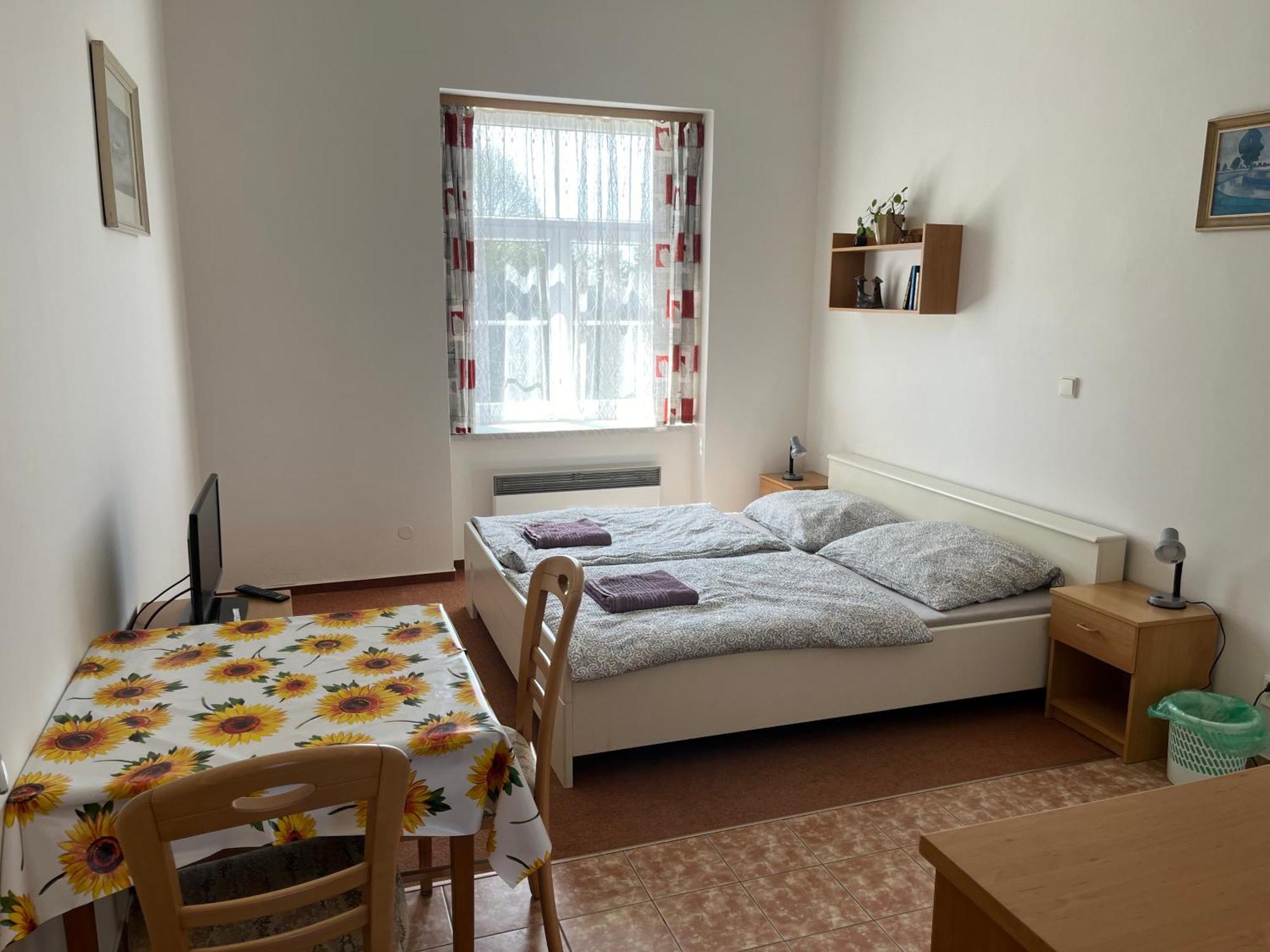Apartmanovy Dum Obecna Skola Svetlik Eksteriør billede