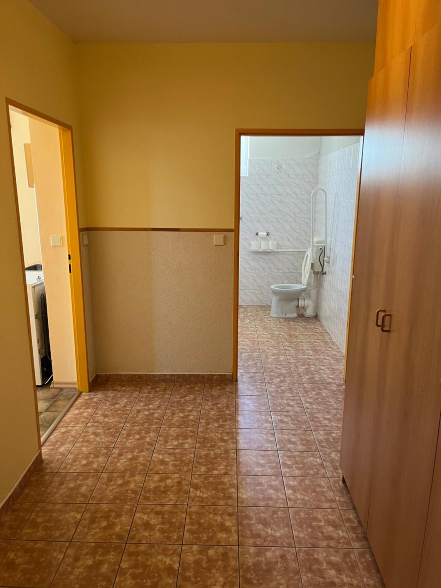 Apartmanovy Dum Obecna Skola Svetlik Eksteriør billede