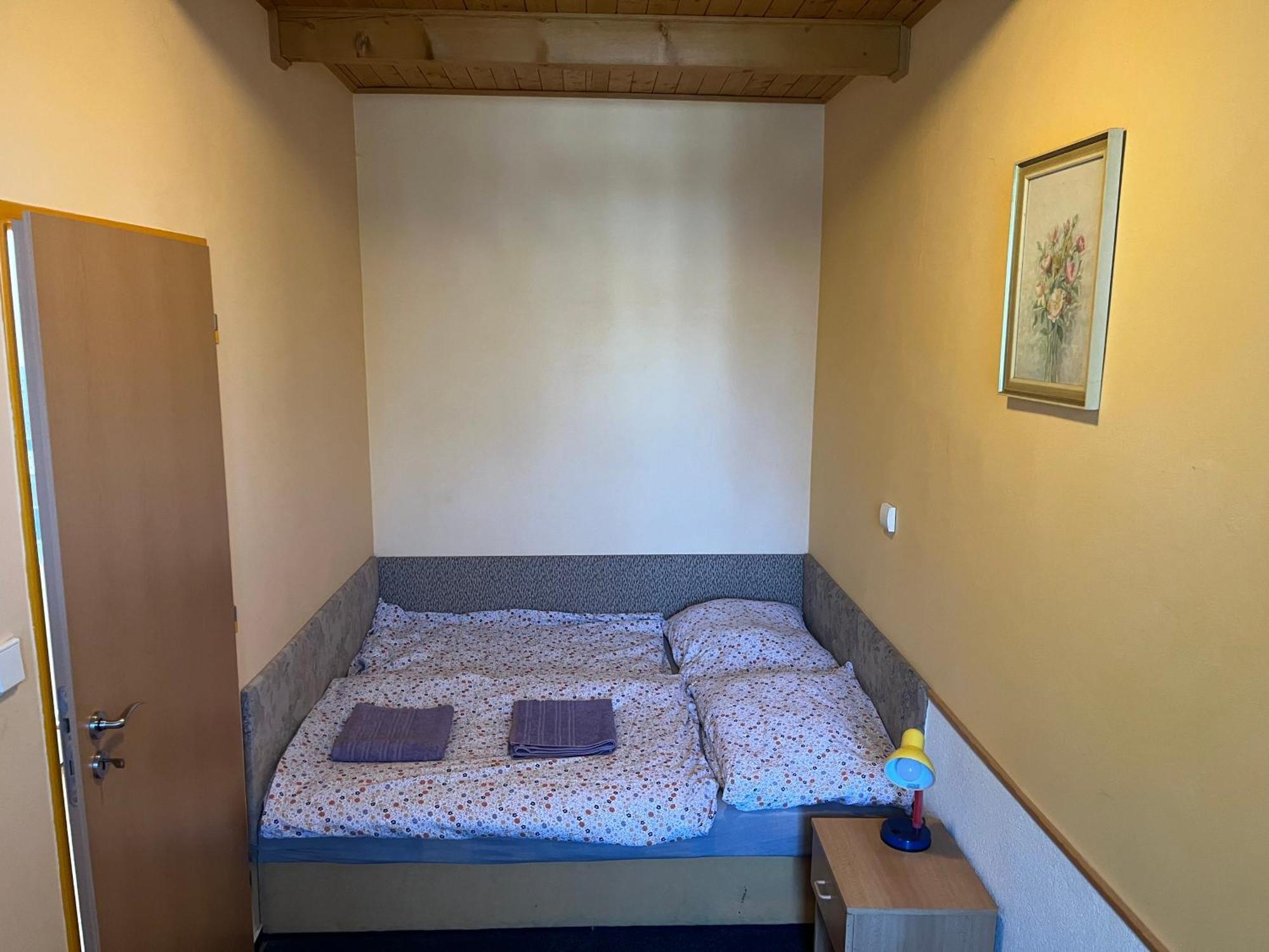 Apartmanovy Dum Obecna Skola Svetlik Eksteriør billede
